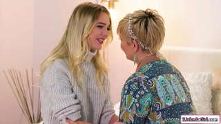 Големи цици milf ближе задника малка сисястой лесбиянке