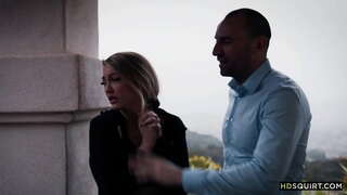 Big dick vent neukt arme meisje tot ze spuit