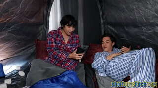 Tetona puma machacado por los chicos de corto en trío hasta corrida