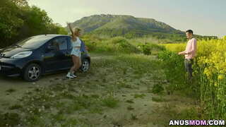 Ķiršu deva Sam apliets blowjob un sveci viņas muca viņam trieciens