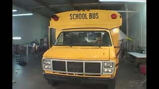 Żagħżagħ tagħti l-ewwel persuna sess orali