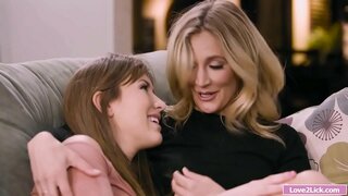 Өгей шеше алады оның задницу дрочит және еліміздегі дипломатиялық қызметіне табыс тіледі падчерица