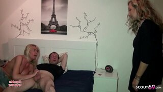 Կոշտացած MILF հետ մեգա сиськами կասեցնում է իր լավագույն ընկերոջը, возящуюся եւ разговаривающую երեքով