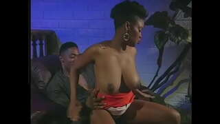 Nigrum guy licks pilosus pussy ebbene parvulus et futuit eius catulum style cathedra