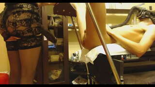 Mees Võtab Hiiglaslik Strapon Üles Oma Perset